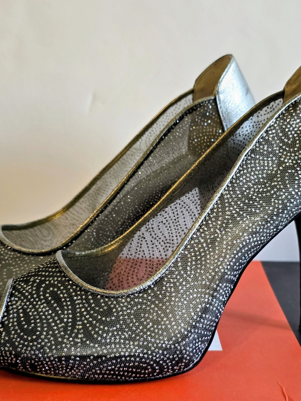 Elegant Black Glitter Mesh Pump for Women Like New 11m Wore One Time